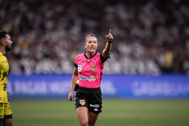 Corinthians defende invencibilidade no Paulistão com arbitragem feminina.