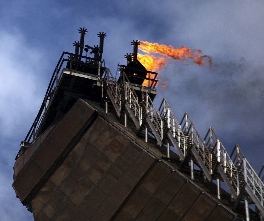 Dólares e commodities em alta com impacto do payroll e geopolítica.