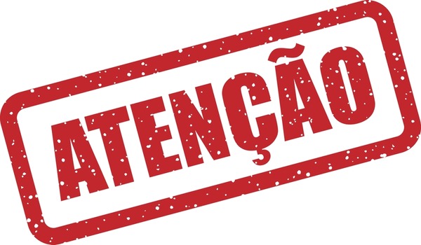 Nuvens de tempestade sobre uma cidade.